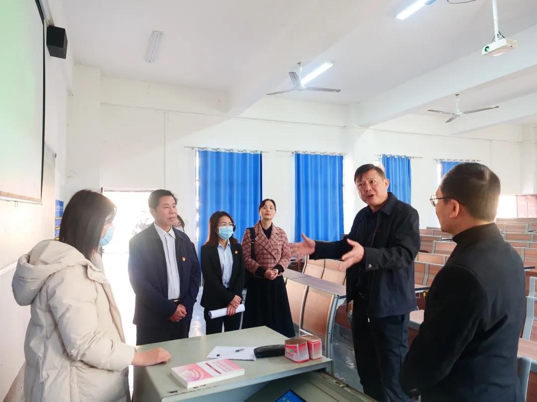高校思想政治理论课教学巡察专家组到beat365